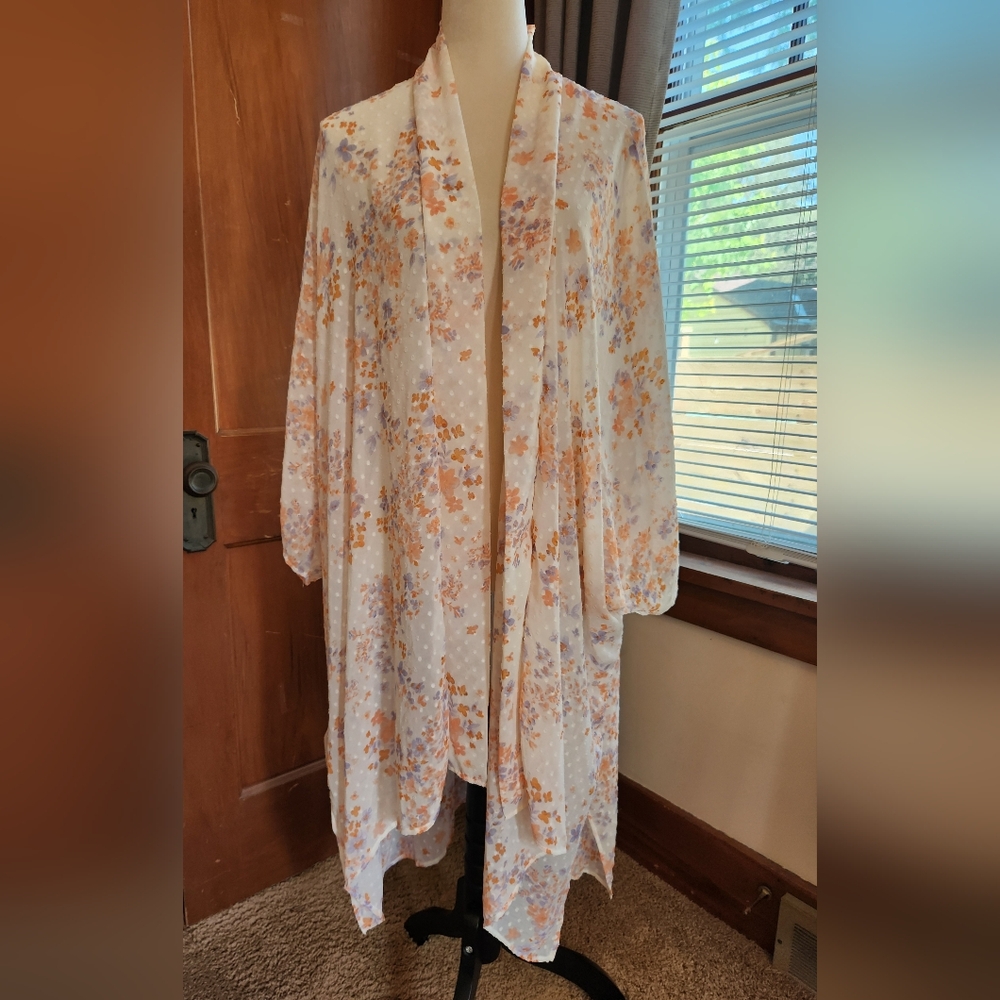 EUC 143 Story Floral Cream Kimono Duster Size‎ Small Beautiful